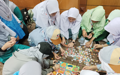 Team Work Building bersama murid Malaysia