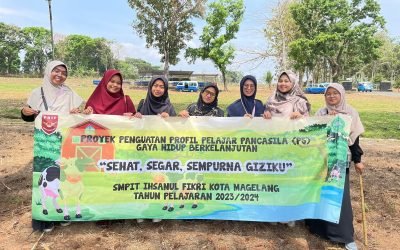 Para murid mengunjungi pabrik pengelohan susu